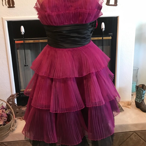 Betsey Johnson tulle party dress! Size 4. - Picture 2 of 2
